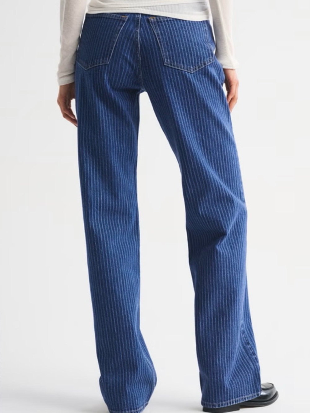 Abercrombie & Fitch Blue Pinstripe The Loose High-Rise Jean 27 / 4S